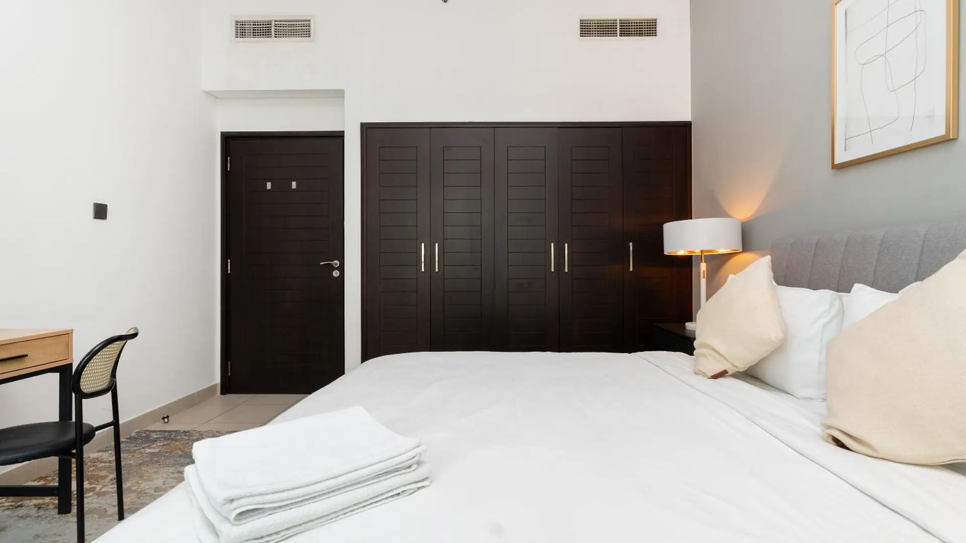 White Sage - Fountain View Stylish Apt With Spacious Terrace Dubái