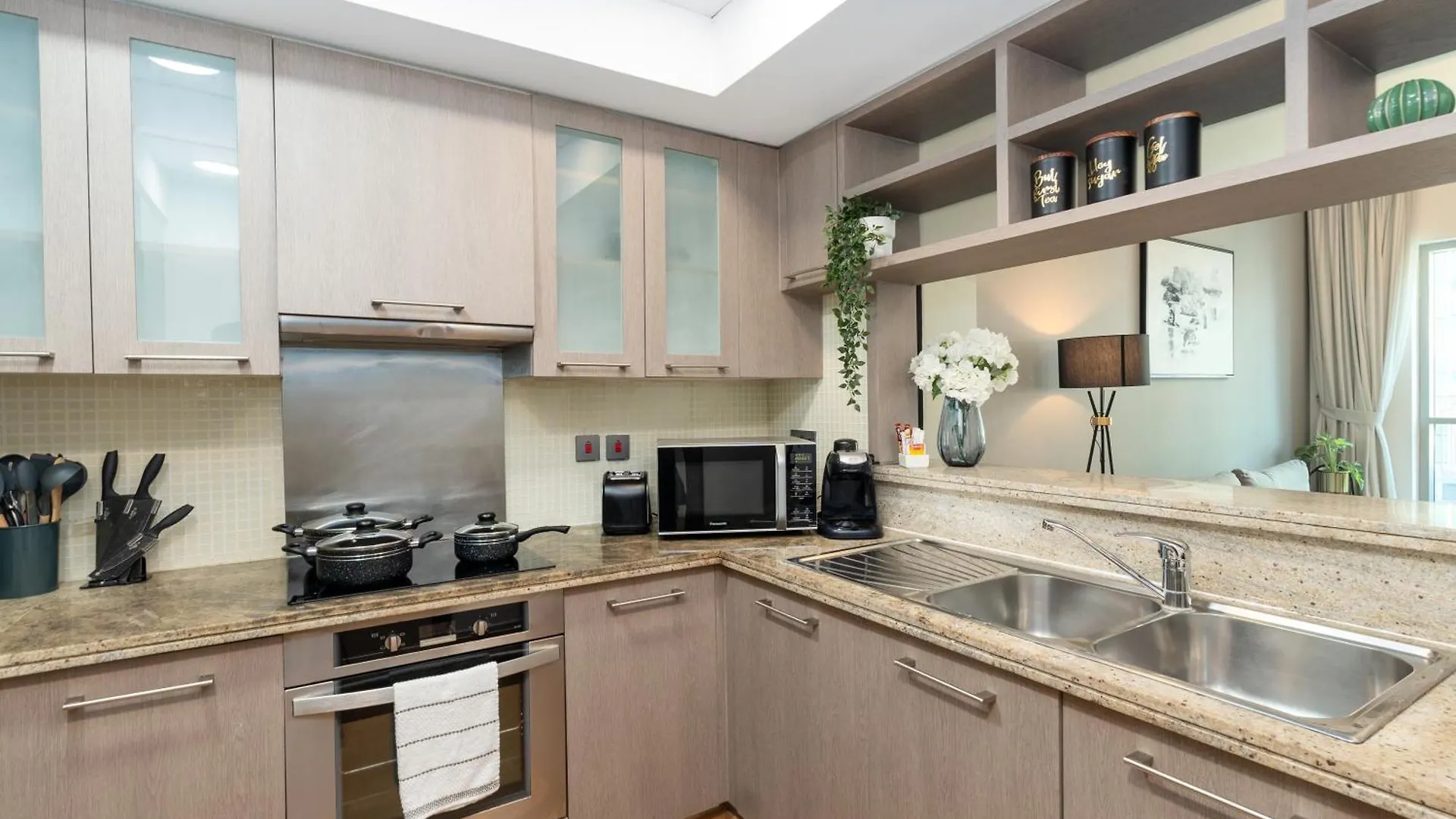 White Sage - Fountain View Stylish Apt With Spacious Terrace Dubai