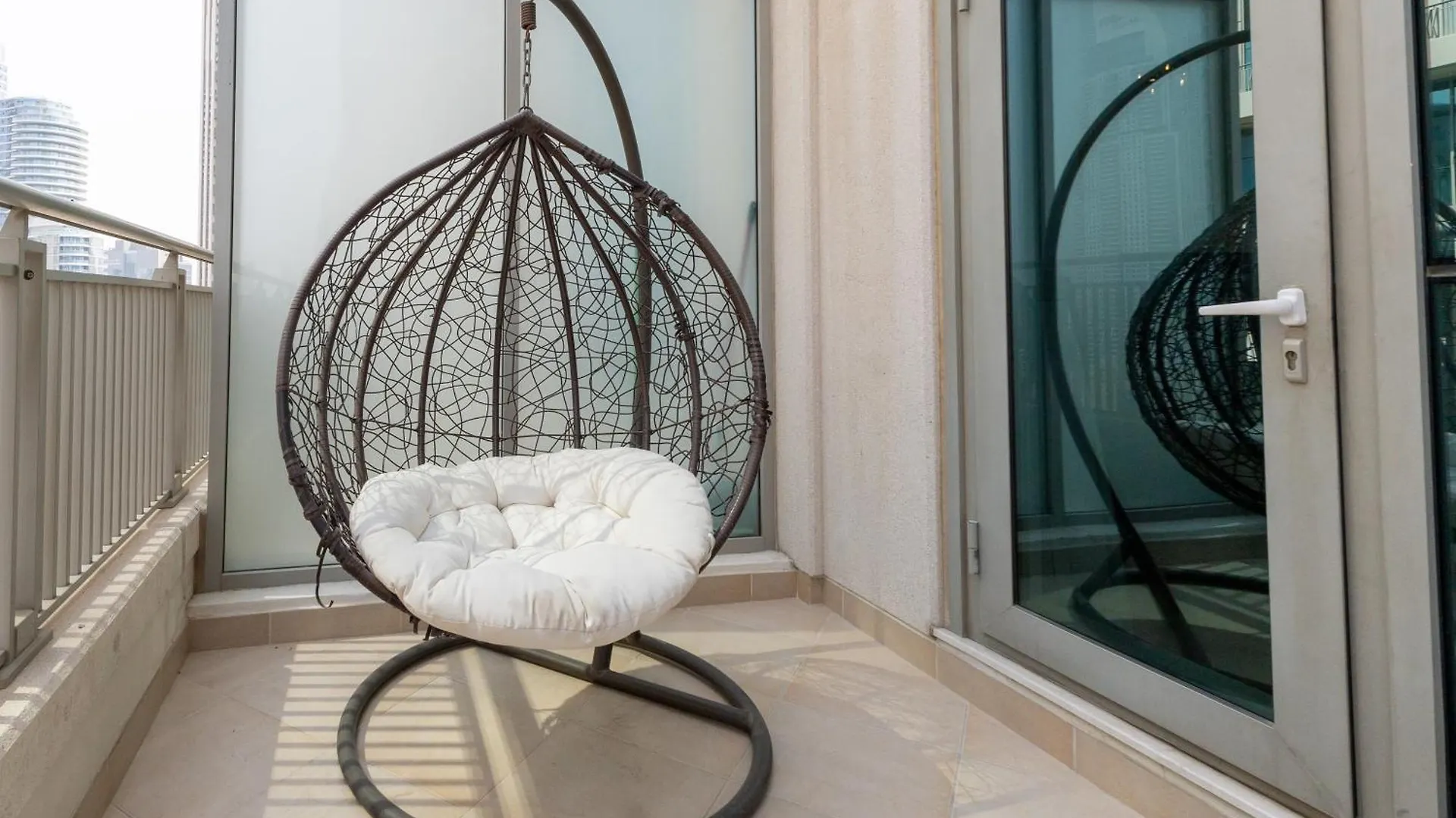 White Sage - Fountain View Stylish Apt With Spacious Terrace Dubai Apartment